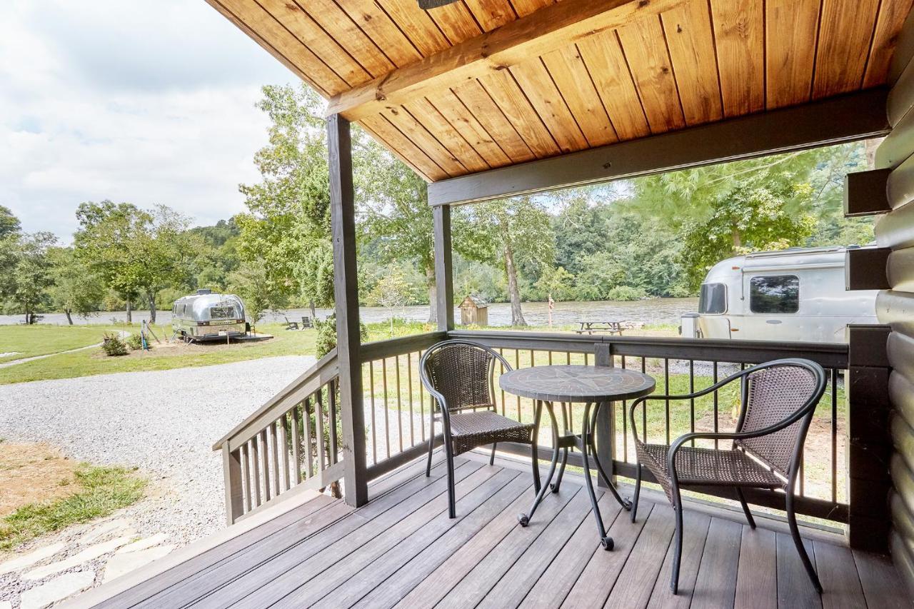 Asheville River Cabins Arden エクステリア 写真