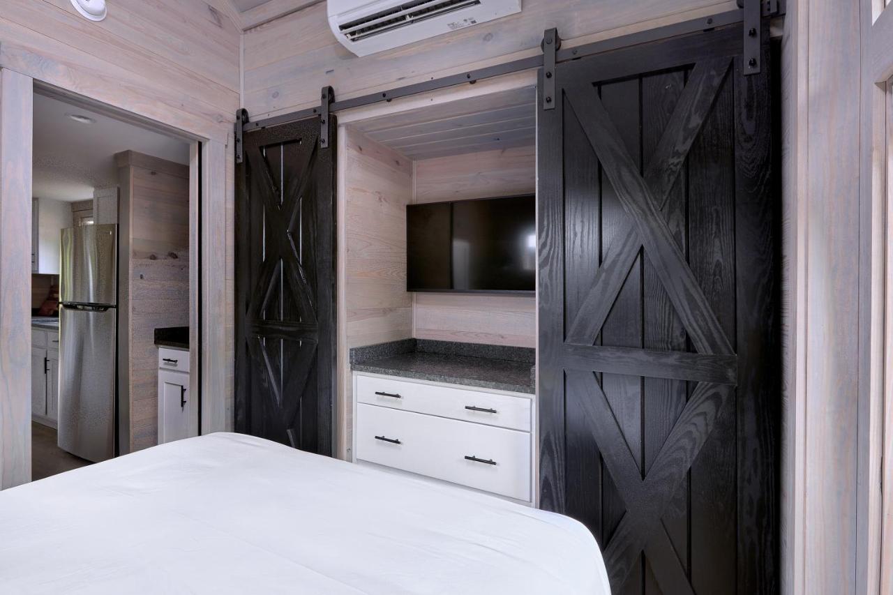 Asheville River Cabins Arden エクステリア 写真