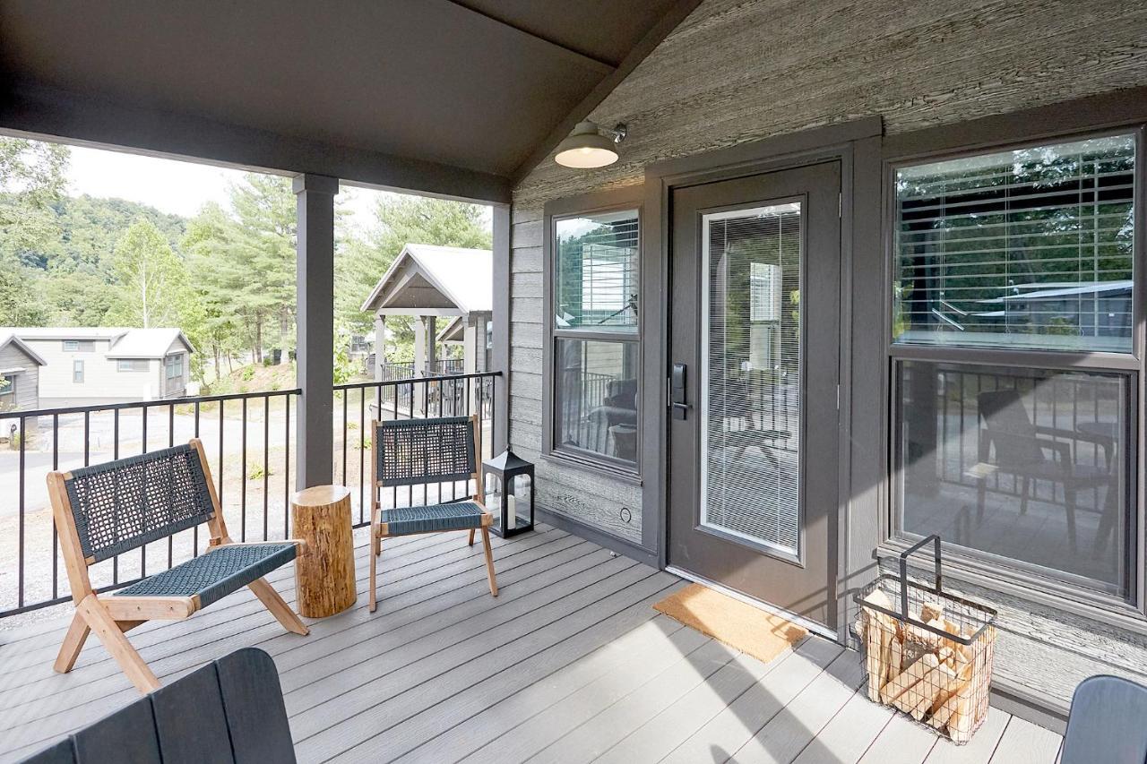 Asheville River Cabins Arden エクステリア 写真
