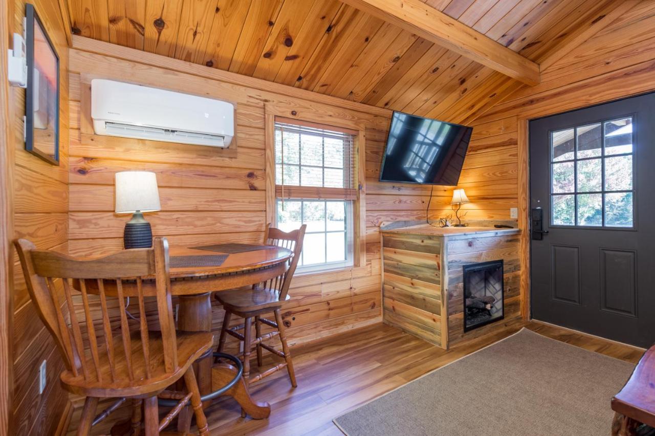 Asheville River Cabins Arden エクステリア 写真
